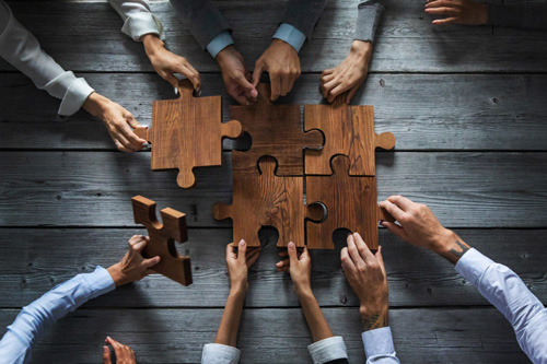 puzzle depicting team building 